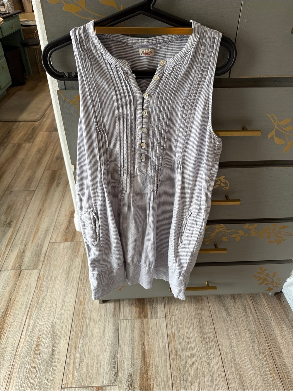 Faherty Sleeveless Striped Pintuck Tunic in Light Gray and White
